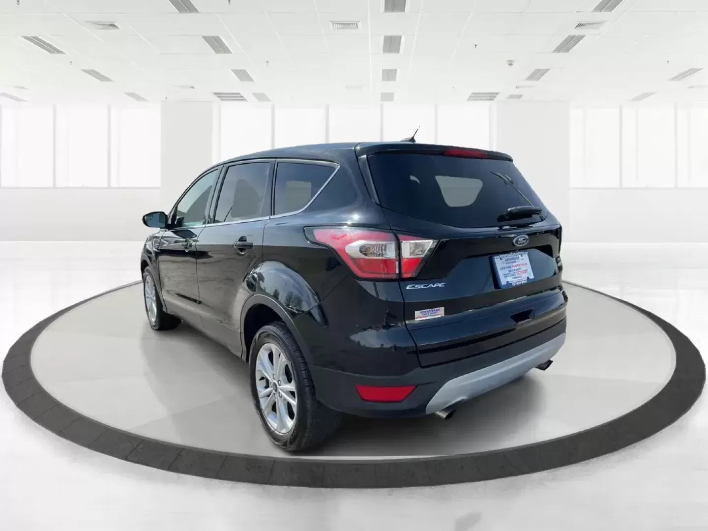 2017 Ford Escape SE (1FMCU0G9XHU) with an EcoBoost 1.5L I-4 gasoline direct injection engine, located at 4508 South Dixie Dr, Moraine, OH, 45439, (937) 908-9800, 39.689976, -84.218452 - Photo#4