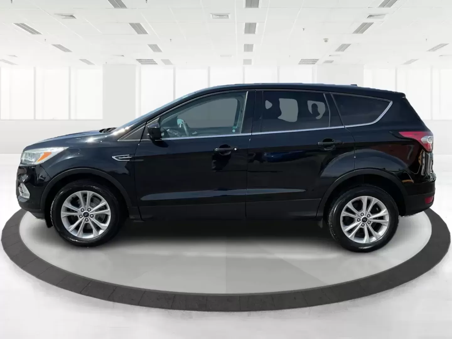 2017 Ford Escape SE (1FMCU0G9XHU) with an EcoBoost 1.5L I-4 gasoline direct injection engine, located at 4508 South Dixie Dr, Moraine, OH, 45439, (937) 908-9800, 39.689976, -84.218452 - Photo#5