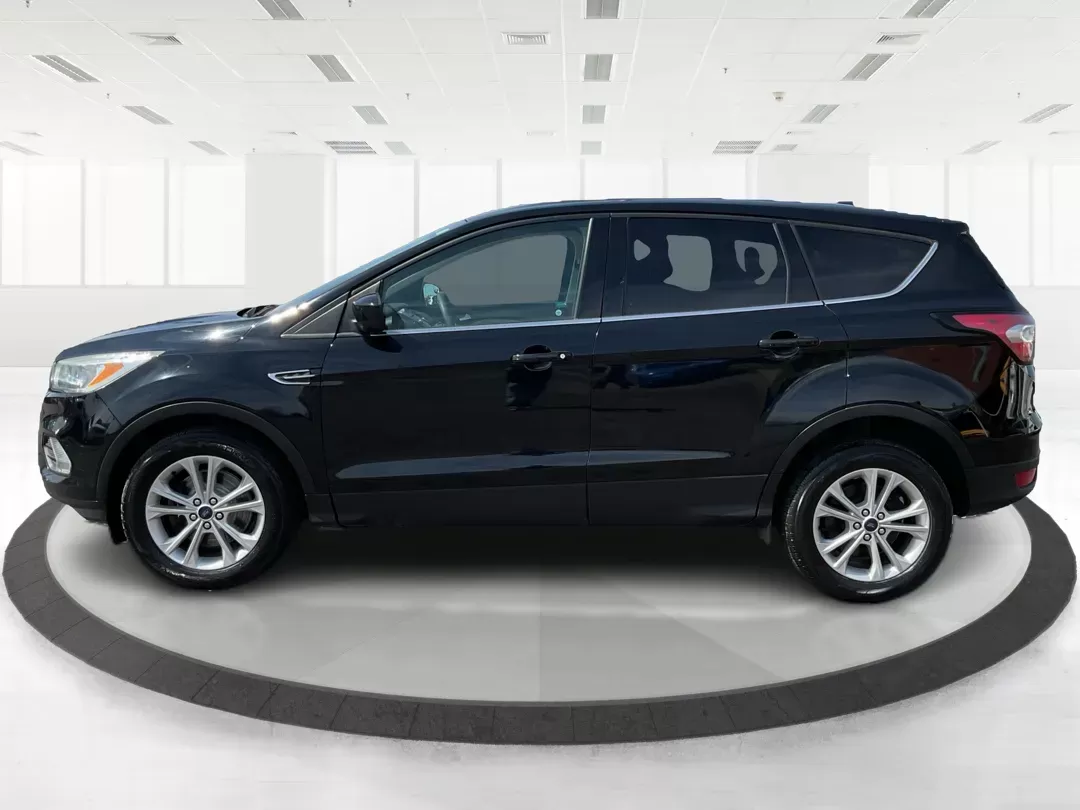 2017 Ford Escape SE (1FMCU0G9XHU) with an EcoBoost 1.5L I-4 gasoline direct injection engine, located at 4508 South Dixie Dr, Moraine, OH, 45439, (937) 908-9800, 39.689976, -84.218452 - 2017 Ford Escape SE - Photo#5