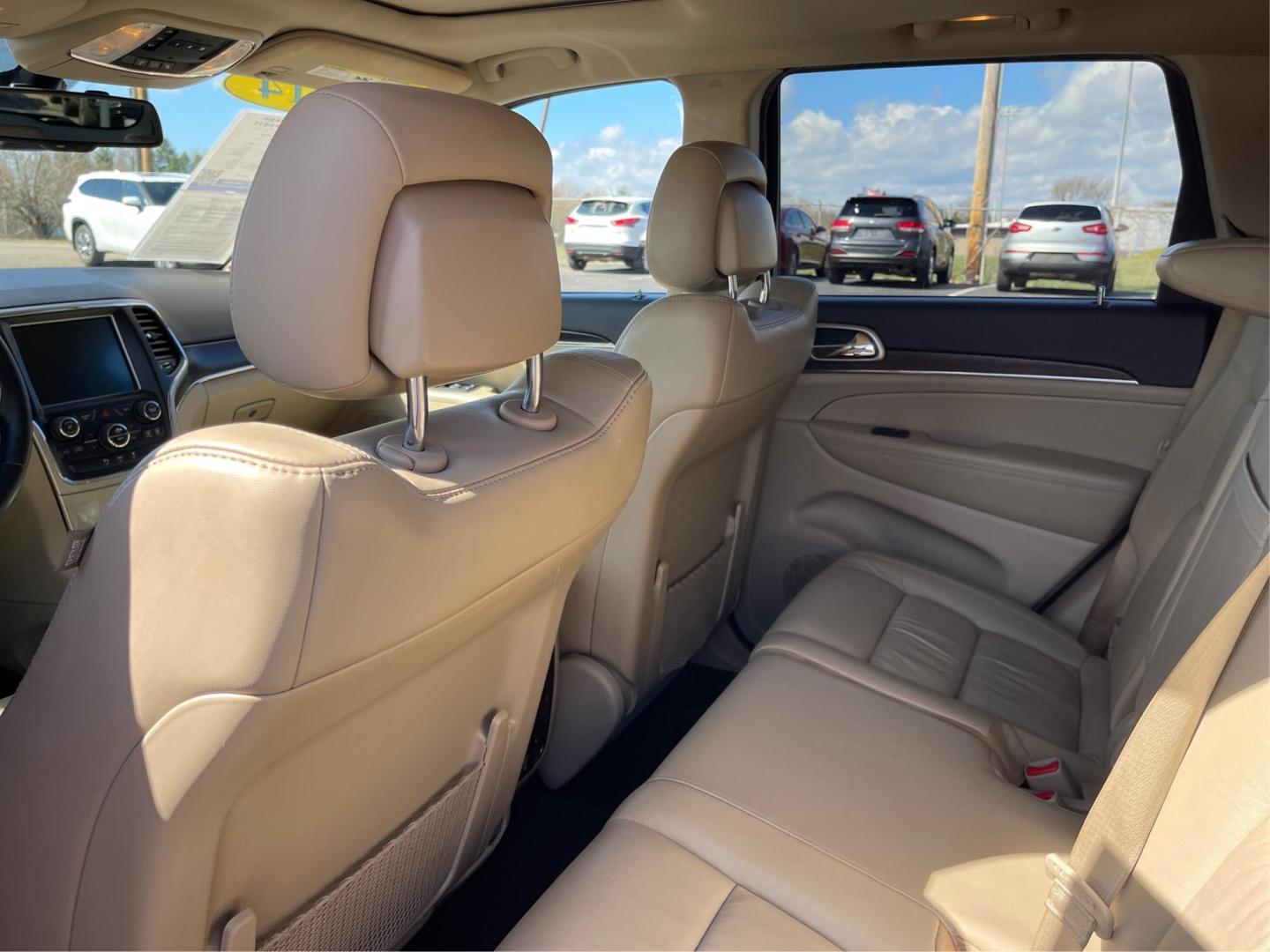 2014 Jeep Grand Cherokee Limited (1C4RJFBG5EC) with an 3.6L V-6 DOHC engine, located at 880 E. National Road, Vandalia, OH, 45377, (937) 908-9800, 39.891918, -84.183594 - Photo#9