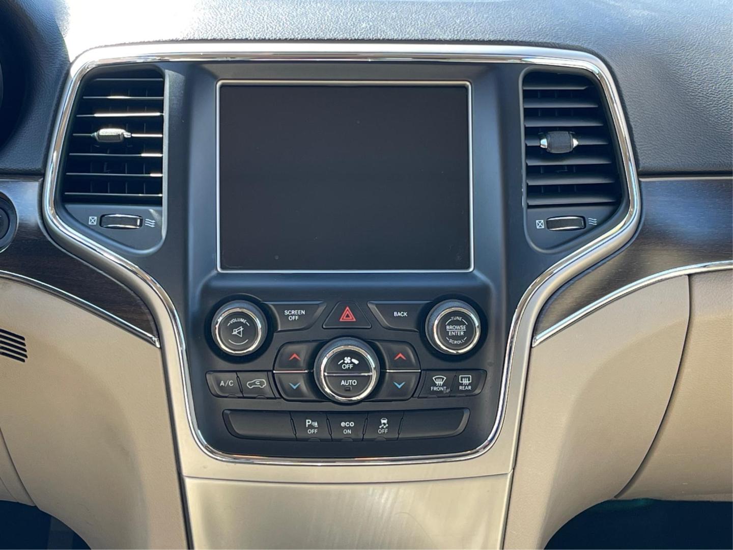 2014 Jeep Grand Cherokee Limited (1C4RJFBG5EC) with an 3.6L V-6 DOHC engine, located at 880 E. National Road, Vandalia, OH, 45377, (937) 908-9800, 39.891918, -84.183594 - Photo#12