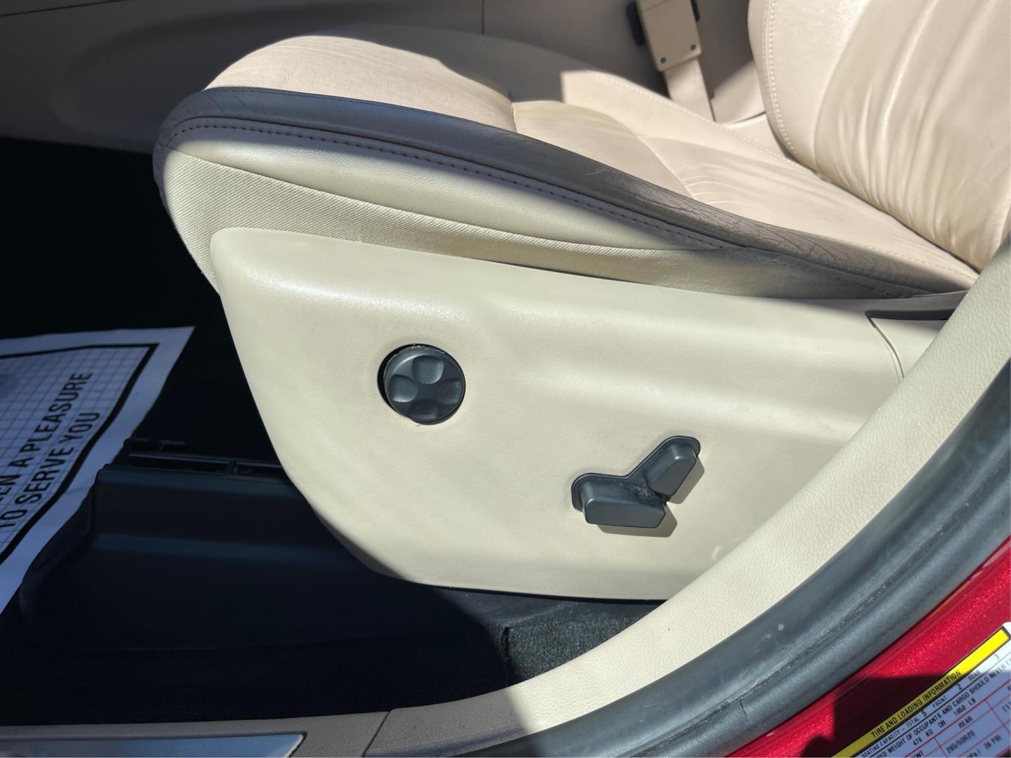 2014 Jeep Grand Cherokee Limited (1C4RJFBG5EC) with an 3.6L V-6 DOHC engine, located at 880 E. National Road, Vandalia, OH, 45377, (937) 908-9800, 39.891918, -84.183594 - Photo#17