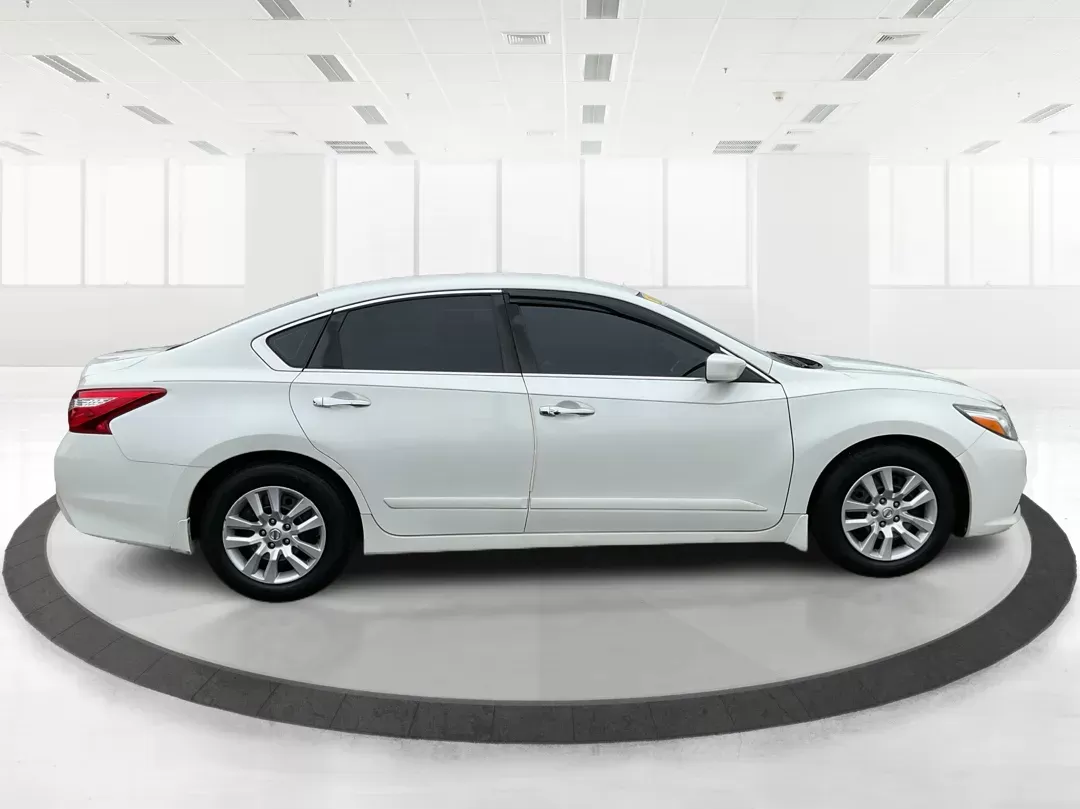 photo of 2016 Nissan Altima 2.5 S