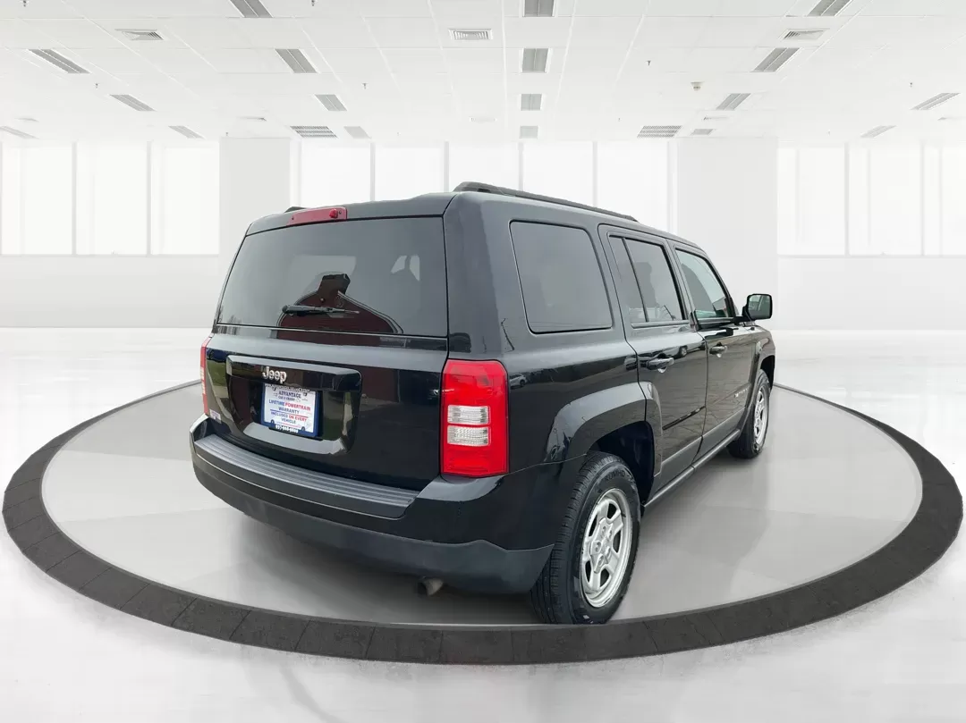 2017 Jeep Patriot Sport FWD (1C4NJPBAXHD) with an 2.4L I-4 DOHC engine, located at 4508 South Dixie Dr, Moraine, OH, 45439, (937) 908-9800, 39.689976, -84.218452 - 2017 Jeep Patriot Sport FWD - Photo#2