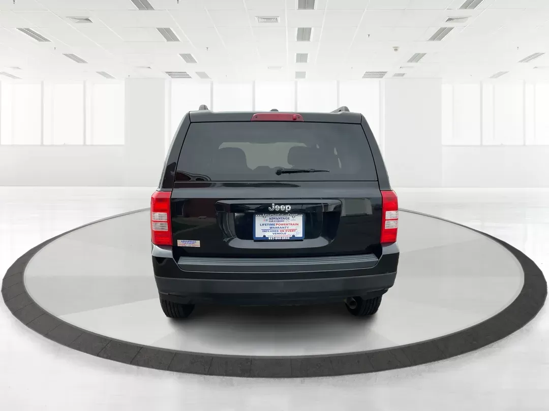 2017 Jeep Patriot Sport FWD (1C4NJPBAXHD) with an 2.4L I-4 DOHC engine, located at 4508 South Dixie Dr, Moraine, OH, 45439, (937) 908-9800, 39.689976, -84.218452 - 2017 Jeep Patriot Sport FWD - Photo#4