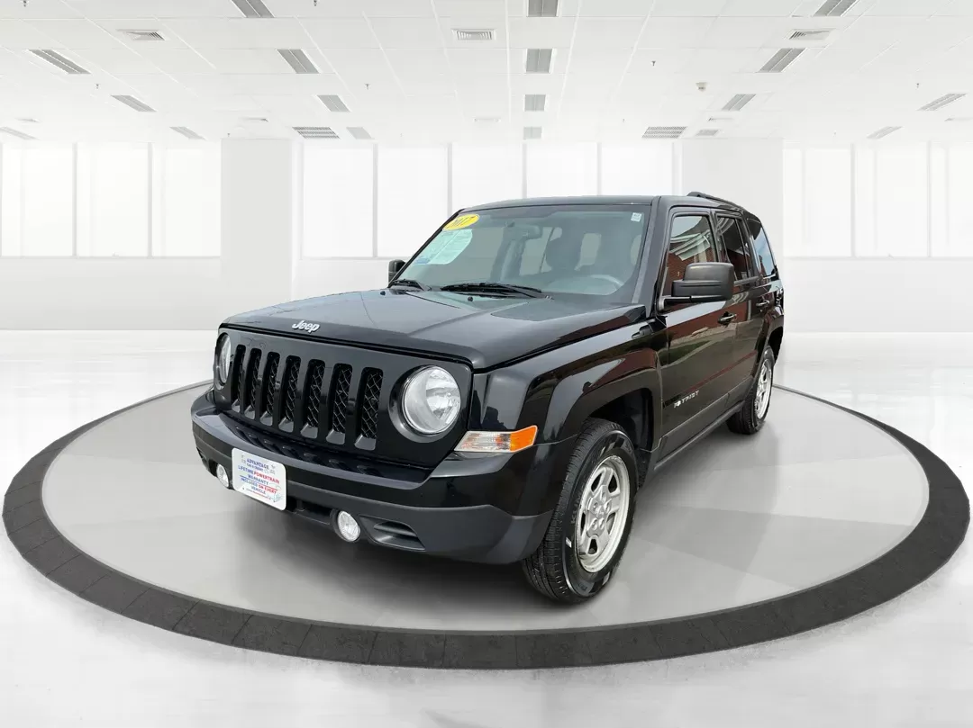 2017 Jeep Patriot Sport FWD (1C4NJPBAXHD) with an 2.4L I-4 DOHC engine, located at 4508 South Dixie Dr, Moraine, OH, 45439, (937) 908-9800, 39.689976, -84.218452 - 2017 Jeep Patriot Sport FWD - Photo#8