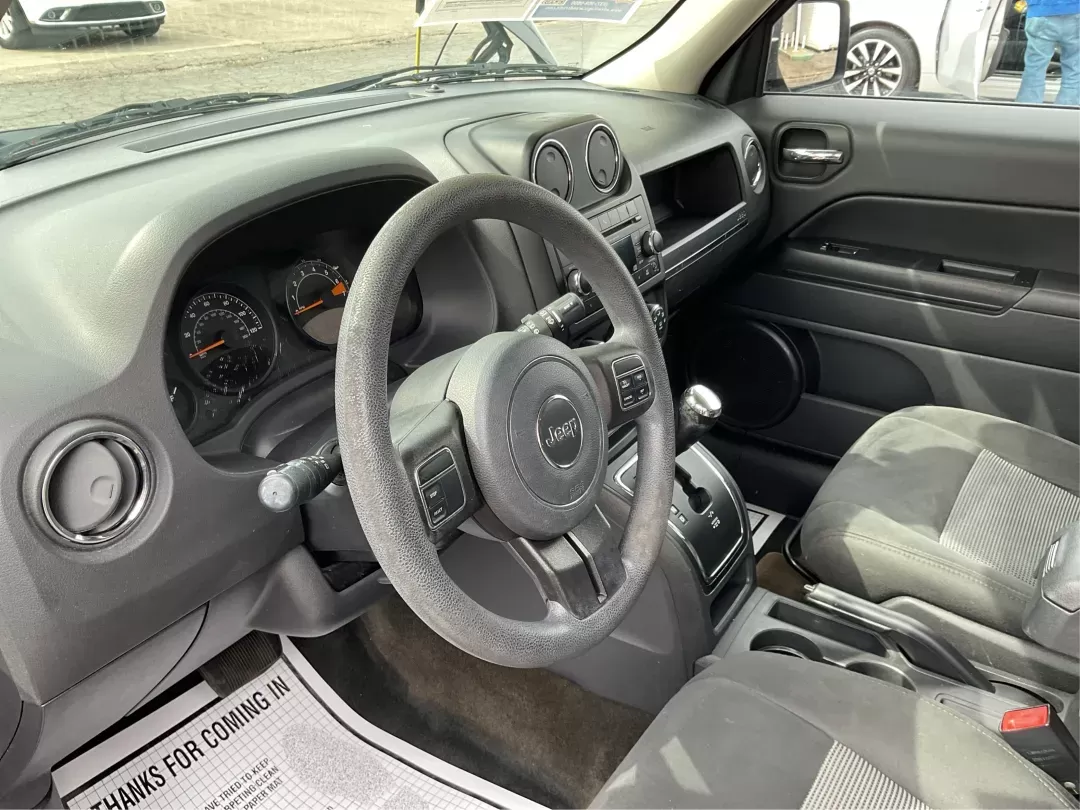 2017 Jeep Patriot Sport FWD (1C4NJPBAXHD) with an 2.4L I-4 DOHC engine, located at 4508 South Dixie Dr, Moraine, OH, 45439, (937) 908-9800, 39.689976, -84.218452 - 2017 Jeep Patriot Sport FWD - Photo#9