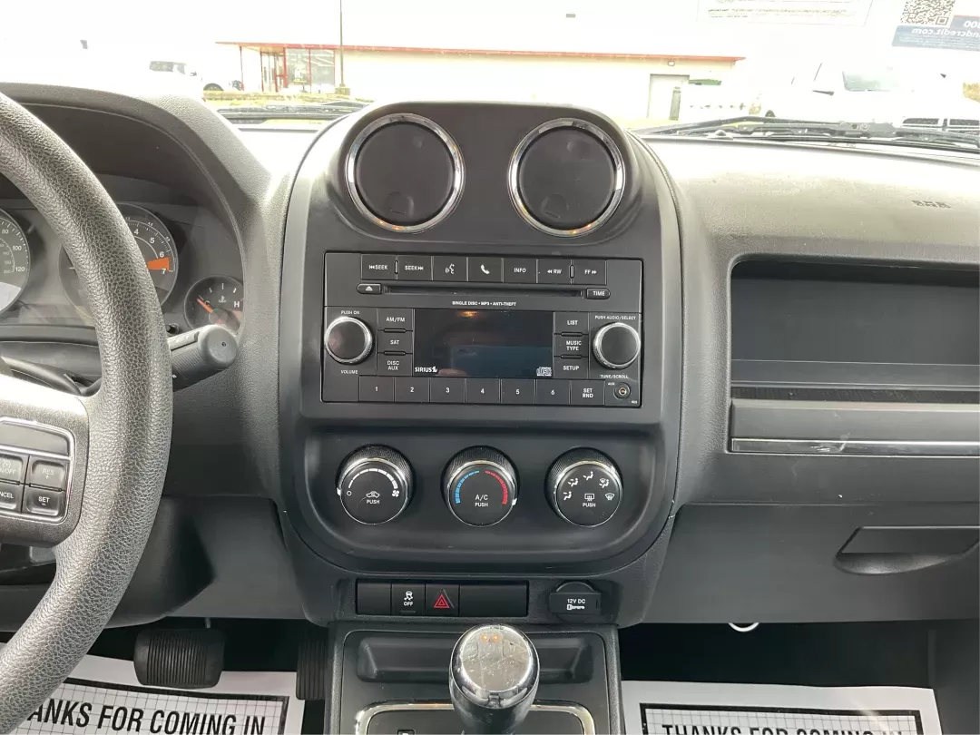 2017 Jeep Patriot Sport FWD (1C4NJPBAXHD) with an 2.4L I-4 DOHC engine, located at 4508 South Dixie Dr, Moraine, OH, 45439, (937) 908-9800, 39.689976, -84.218452 - 2017 Jeep Patriot Sport FWD - Photo#13