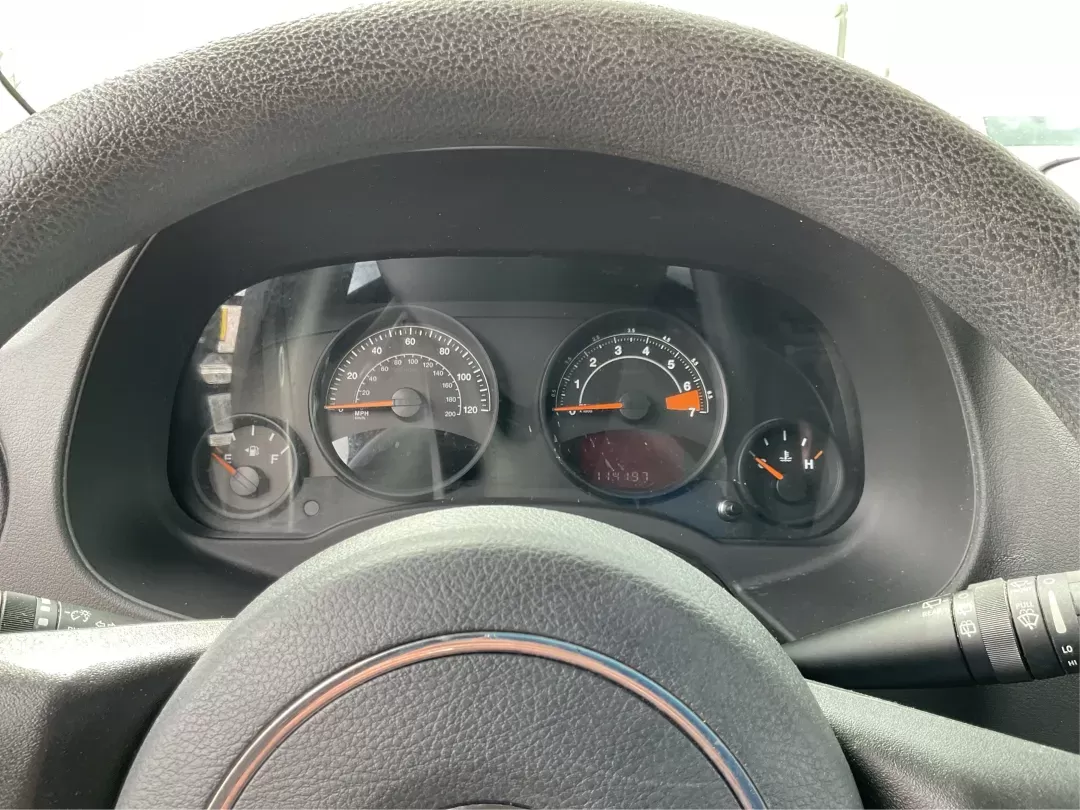 2017 Jeep Patriot Sport FWD (1C4NJPBAXHD) with an 2.4L I-4 DOHC engine, located at 4508 South Dixie Dr, Moraine, OH, 45439, (937) 908-9800, 39.689976, -84.218452 - 2017 Jeep Patriot Sport FWD - Photo#15