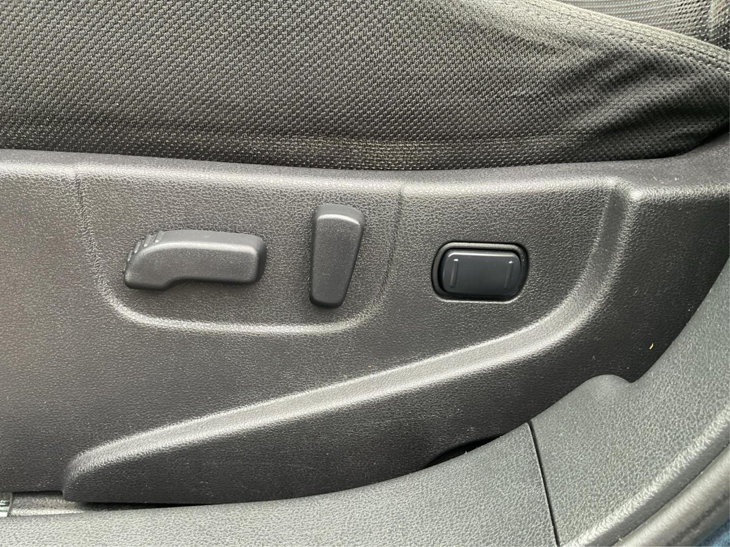 2013 Nissan Rogue SV (JN8AS5MV7DW) with an 2.5L I-4 DOHC engine, located at 1230 East Main St, Xenia, OH, 45385, (937) 908-9800, 39.688026, -83.910172 - Photo#16