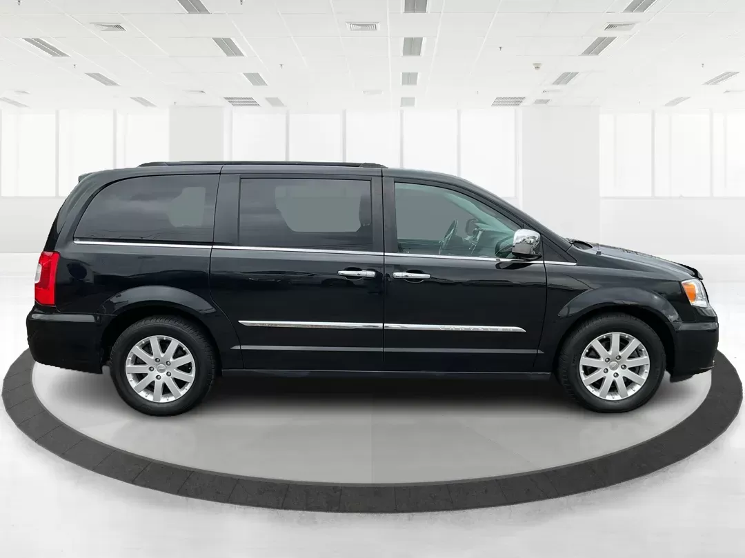 photo of 2016 Chrysler Town  and  Country Touring