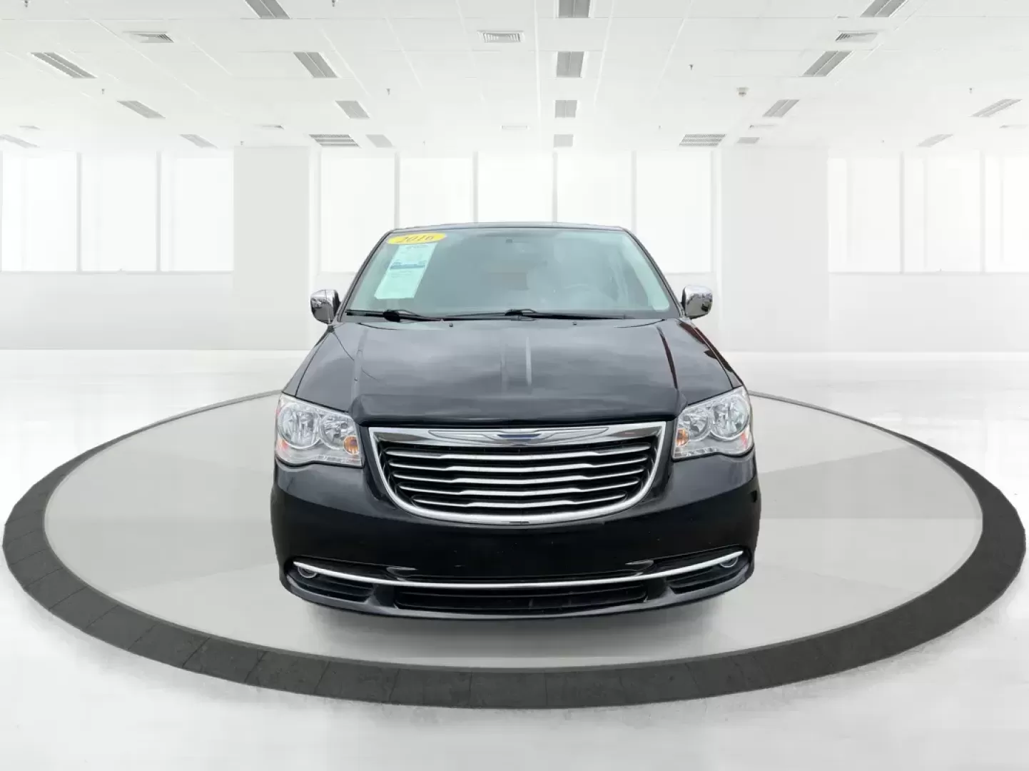 2016 Chrysler Town and Country Touring (2C4RC1BG4GR) with an Pentastar 3.6L V-6 DOHC engine, located at 1230 East Main St, Xenia, OH, 45385, (937) 908-9800, 39.688026, -83.910172 - Photo#6