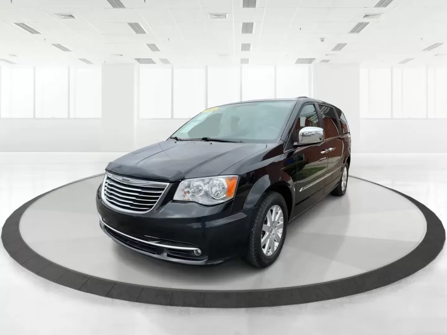 2016 Chrysler Town and Country Touring (2C4RC1BG4GR) with an Pentastar 3.6L V-6 DOHC engine, located at 1230 East Main St, Xenia, OH, 45385, (937) 908-9800, 39.688026, -83.910172 - Photo#7