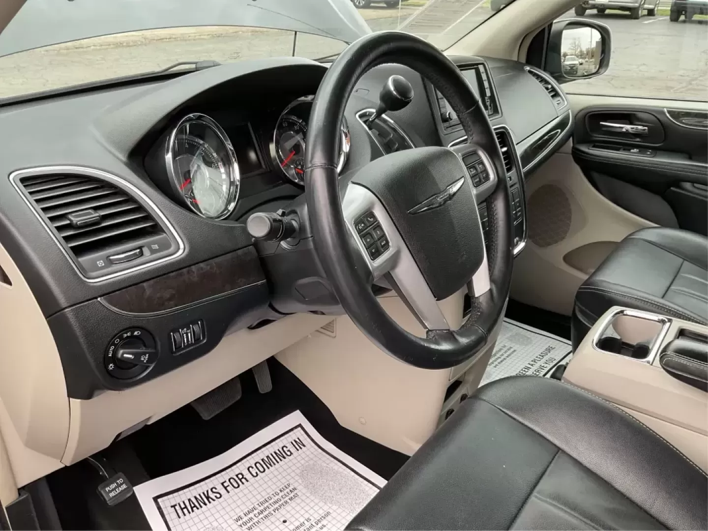 2016 Chrysler Town and Country Touring (2C4RC1BG4GR) with an Pentastar 3.6L V-6 DOHC engine, located at 1230 East Main St, Xenia, OH, 45385, (937) 908-9800, 39.688026, -83.910172 - Photo#8