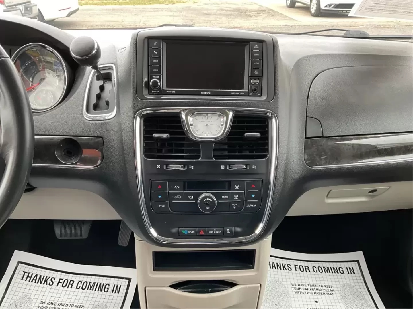 2016 Chrysler Town and Country Touring (2C4RC1BG4GR) with an Pentastar 3.6L V-6 DOHC engine, located at 1230 East Main St, Xenia, OH, 45385, (937) 908-9800, 39.688026, -83.910172 - Photo#12