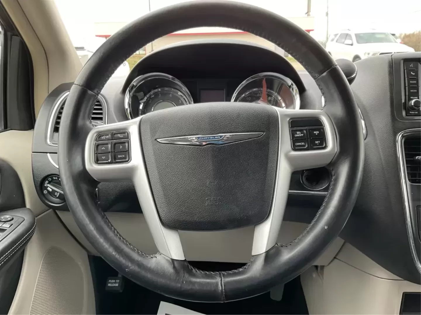 2016 Chrysler Town and Country Touring (2C4RC1BG4GR) with an Pentastar 3.6L V-6 DOHC engine, located at 1230 East Main St, Xenia, OH, 45385, (937) 908-9800, 39.688026, -83.910172 - Photo#15