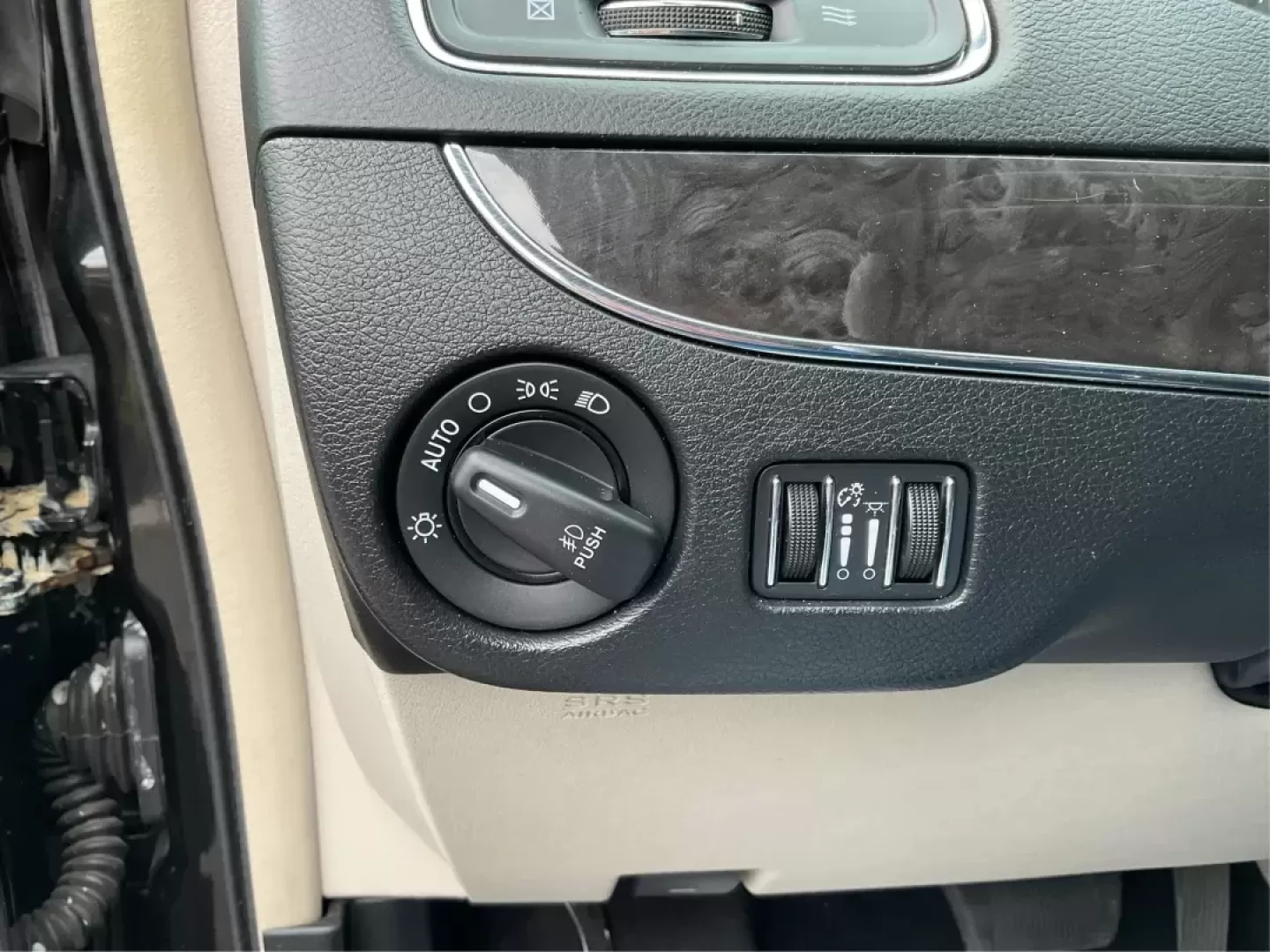 2016 Chrysler Town and Country Touring (2C4RC1BG4GR) with an Pentastar 3.6L V-6 DOHC engine, located at 1230 East Main St, Xenia, OH, 45385, (937) 908-9800, 39.688026, -83.910172 - Photo#16