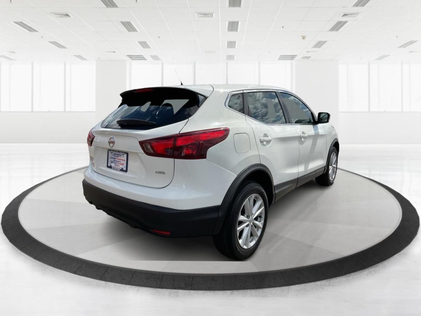 2018 Nissan Rogue Sport S (JN1BJ1CRXJW) with an 2L I-4 gasoline direct injection engine, located at 1951 S Dayton Lakeview Rd., New Carlisle, OH, 45344, (937) 908-9800, 39.890999, -84.050255 - 2018 Nissan Rogue Sport S - Photo#2