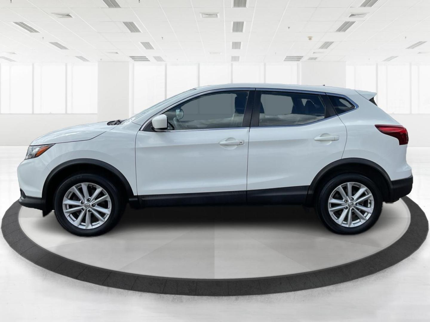 2018 Nissan Rogue Sport S (JN1BJ1CRXJW) with an 2L I-4 gasoline direct injection engine, located at 1951 S Dayton Lakeview Rd., New Carlisle, OH, 45344, (937) 908-9800, 39.890999, -84.050255 - 2018 Nissan Rogue Sport S - Photo#5