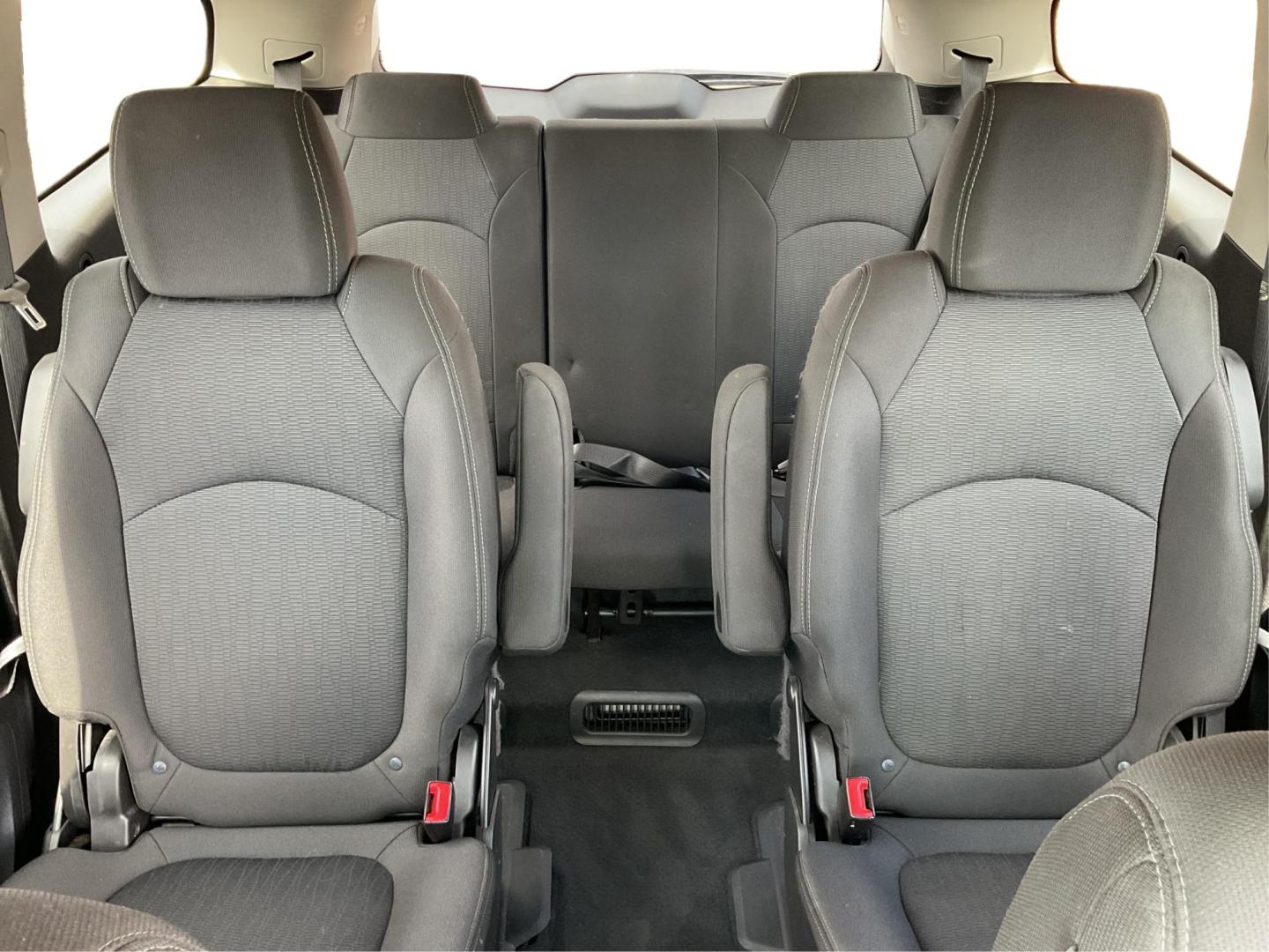 2016 Chevrolet Traverse 1LT (1GNKRGKD2GJ) with an 3.6L V-6 gasoline direct injection engine, located at 1184 Kauffman Ave, Fairborn, OH, 45324, (937) 908-9800, 39.807072, -84.030914 - Photo#13