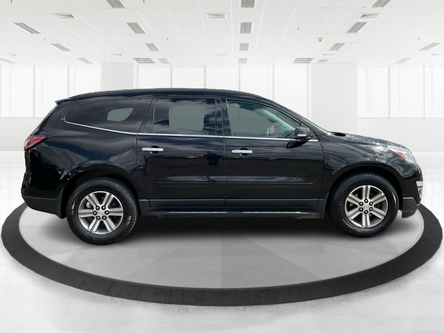 2016 Chevrolet Traverse 1LT (1GNKRGKD2GJ) with an 3.6L V-6 gasoline direct injection engine, located at 1184 Kauffman Ave, Fairborn, OH, 45324, (937) 908-9800, 39.807072, -84.030914 - Photo#1