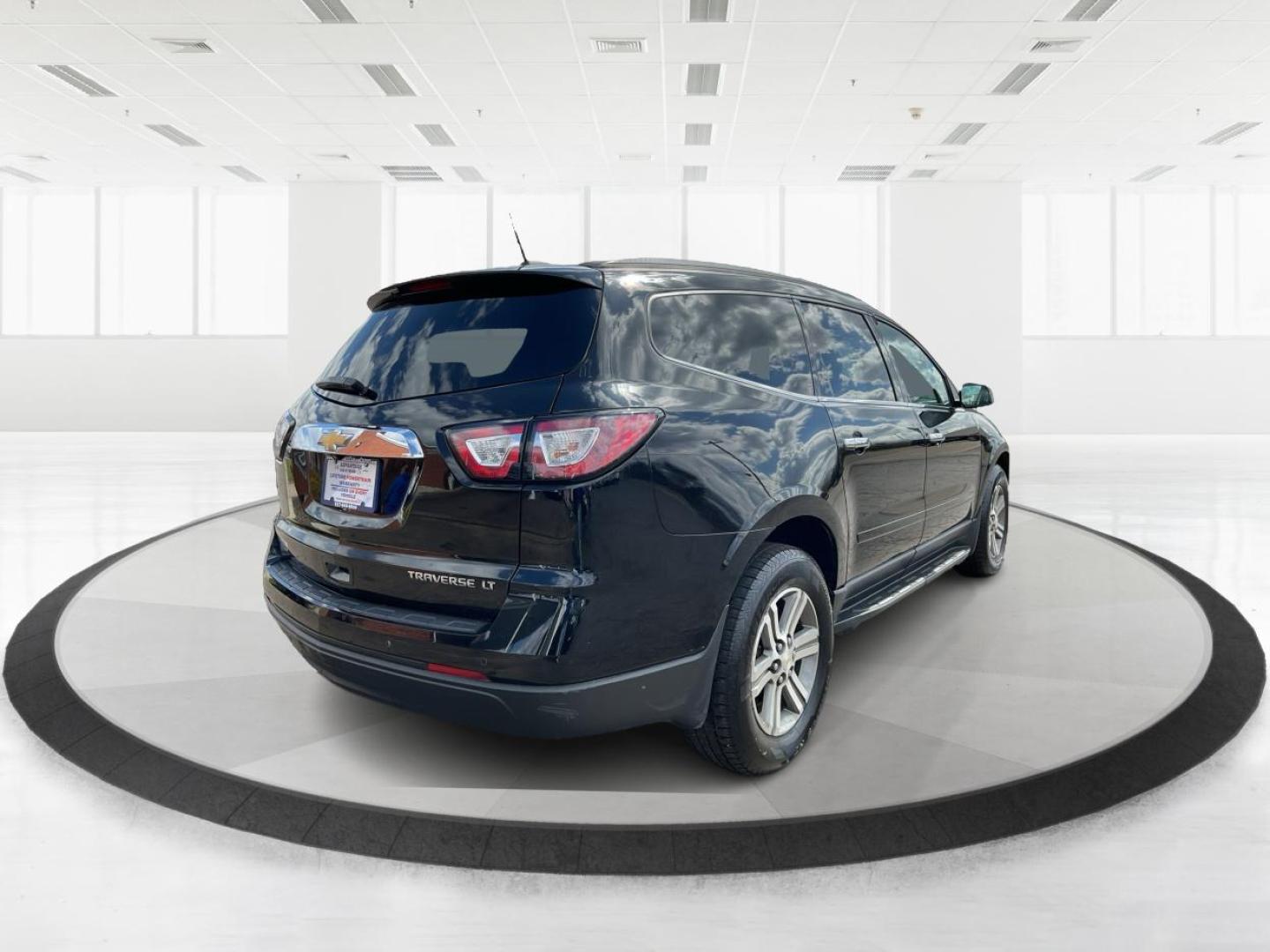 2016 Chevrolet Traverse 1LT (1GNKRGKD2GJ) with an 3.6L V-6 gasoline direct injection engine, located at 1184 Kauffman Ave, Fairborn, OH, 45324, (937) 908-9800, 39.807072, -84.030914 - Photo#2