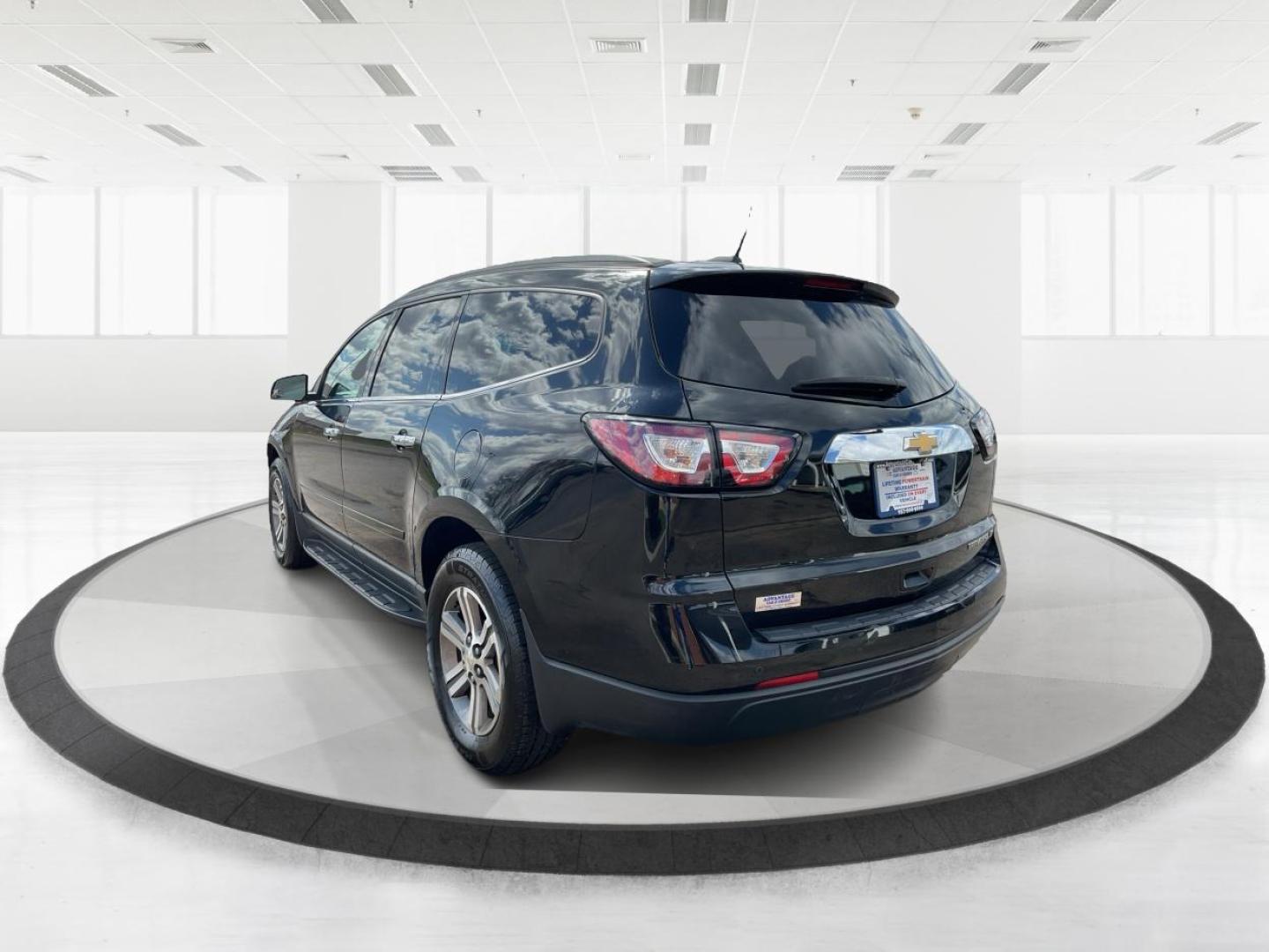 2016 Chevrolet Traverse 1LT (1GNKRGKD2GJ) with an 3.6L V-6 gasoline direct injection engine, located at 1184 Kauffman Ave, Fairborn, OH, 45324, (937) 908-9800, 39.807072, -84.030914 - Photo#4