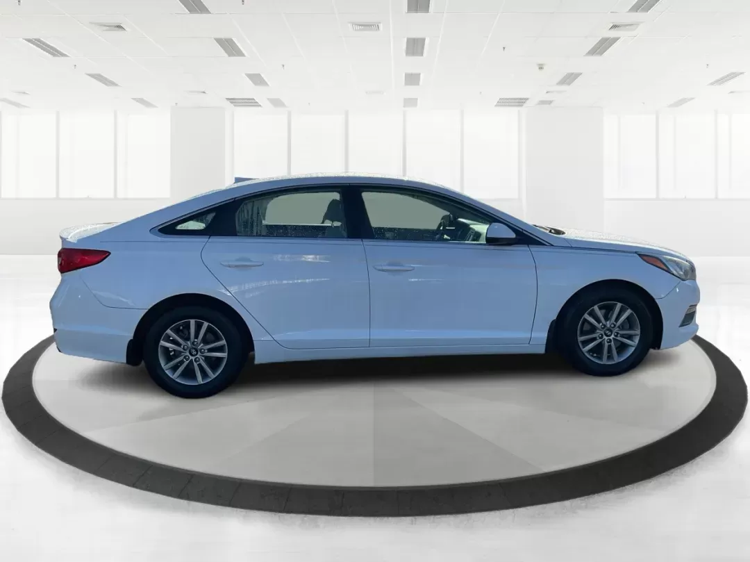 photo of 2015 Hyundai Sonata SE