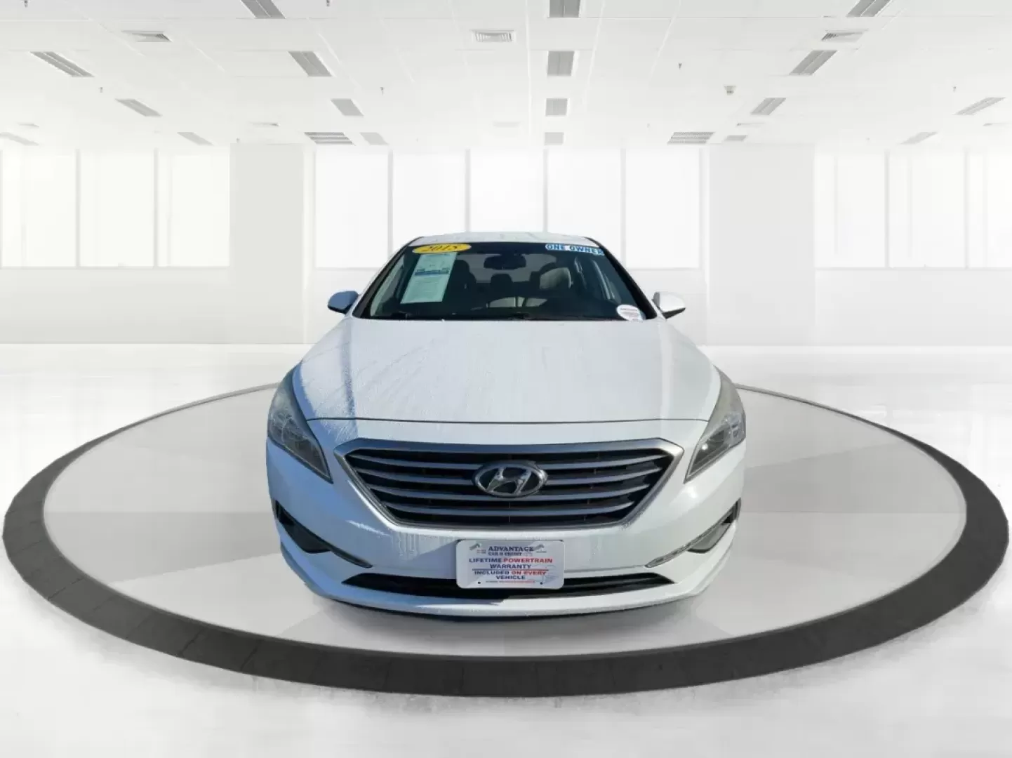 2015 Hyundai Sonata SE (5NPE24AF9FH) with an 2.4L I-4 gasoline direct injection engine, located at 1951 S Dayton Lakeview Rd., New Carlisle, OH, 45344, (937) 908-9800, 39.890999, -84.050255 - Photo#6