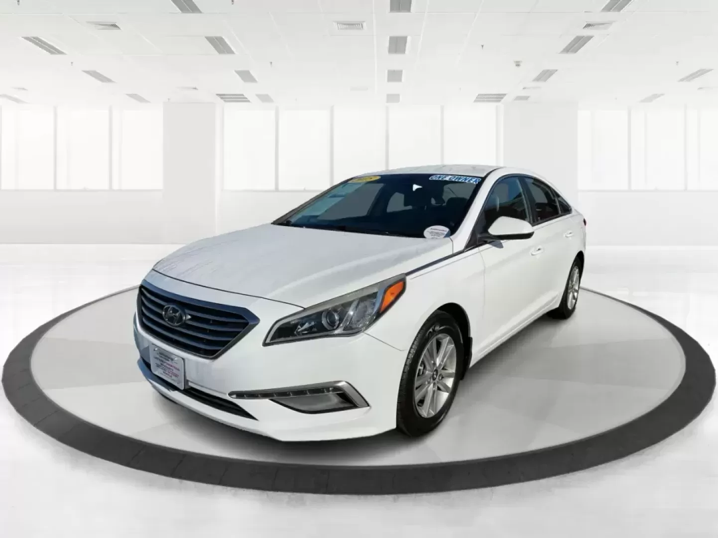 2015 Hyundai Sonata SE (5NPE24AF9FH) with an 2.4L I-4 gasoline direct injection engine, located at 1951 S Dayton Lakeview Rd., New Carlisle, OH, 45344, (937) 908-9800, 39.890999, -84.050255 - Photo#7