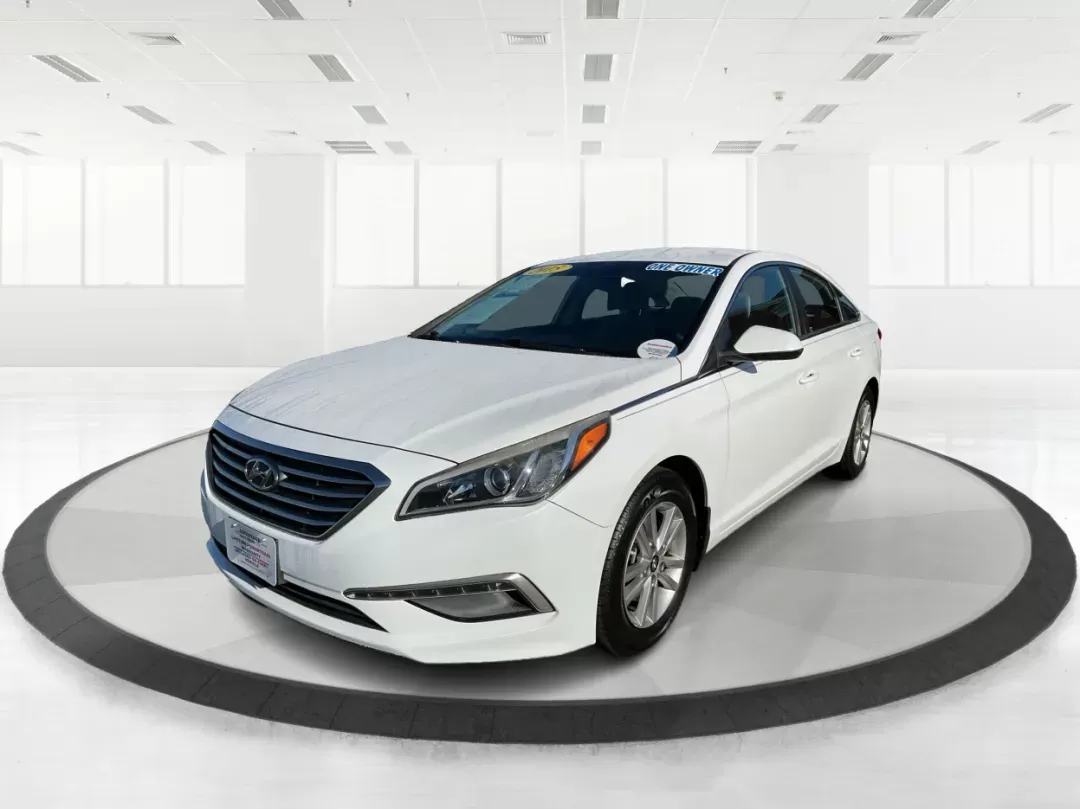 2015 Hyundai Sonata SE (5NPE24AF9FH) with an 2.4L I-4 gasoline direct injection engine, located at 1951 S Dayton Lakeview Rd., New Carlisle, OH, 45344, (937) 908-9800, 39.890999, -84.050255 - One Owner - Photo#7