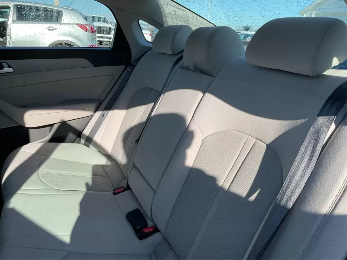 2015 Hyundai Sonata SE (5NPE24AF9FH) with an 2.4L I-4 gasoline direct injection engine, located at 1951 S Dayton Lakeview Rd., New Carlisle, OH, 45344, (937) 908-9800, 39.890999, -84.050255 - Photo#9
