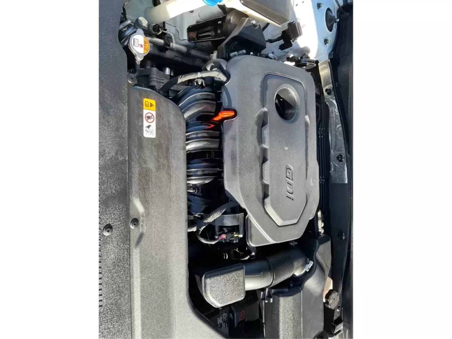 2015 Hyundai Sonata SE (5NPE24AF9FH) with an 2.4L I-4 gasoline direct injection engine, located at 1951 S Dayton Lakeview Rd., New Carlisle, OH, 45344, (937) 908-9800, 39.890999, -84.050255 - Photo#10