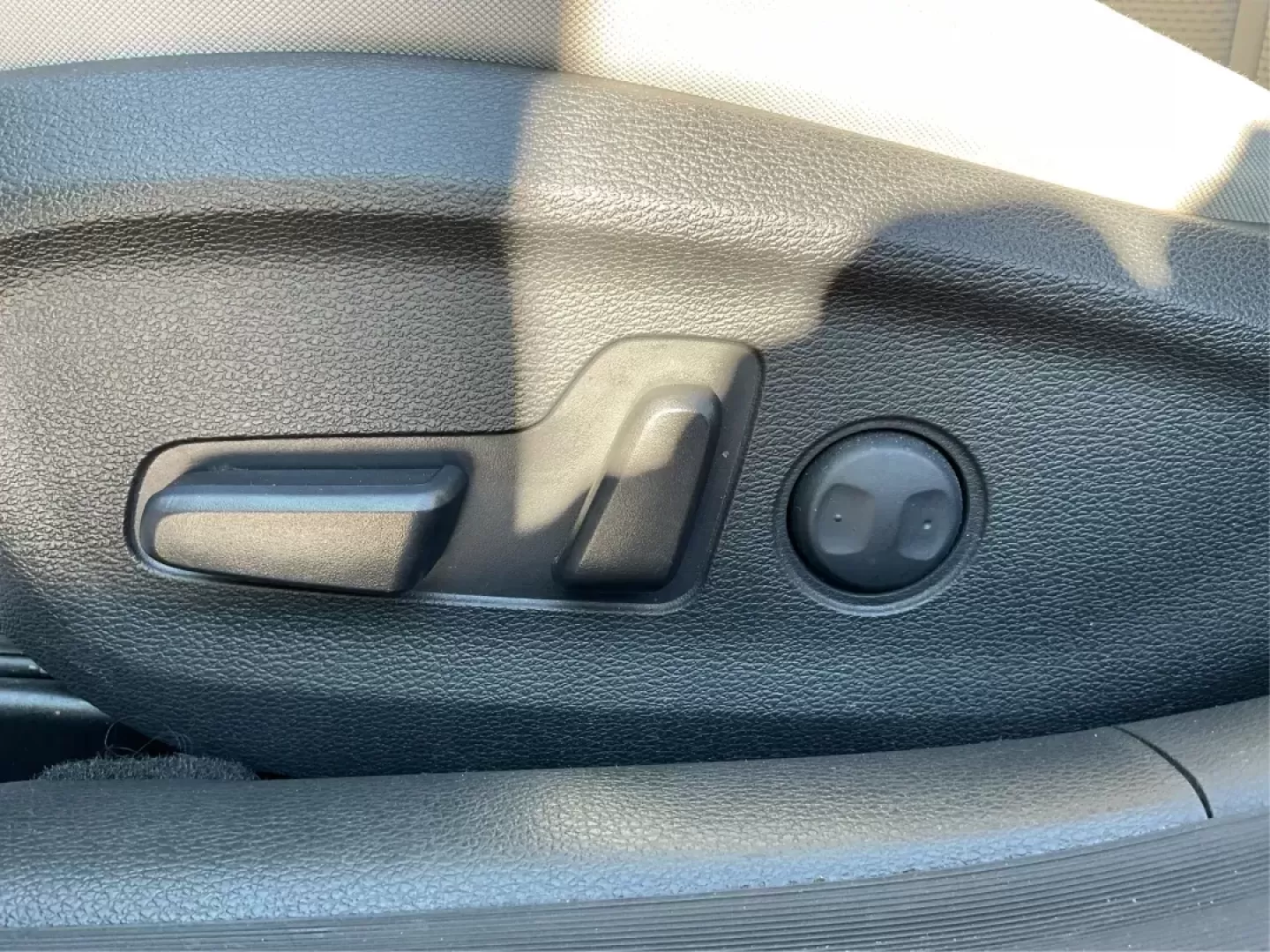 2015 Hyundai Sonata SE (5NPE24AF9FH) with an 2.4L I-4 gasoline direct injection engine, located at 1951 S Dayton Lakeview Rd., New Carlisle, OH, 45344, (937) 908-9800, 39.890999, -84.050255 - Photo#16