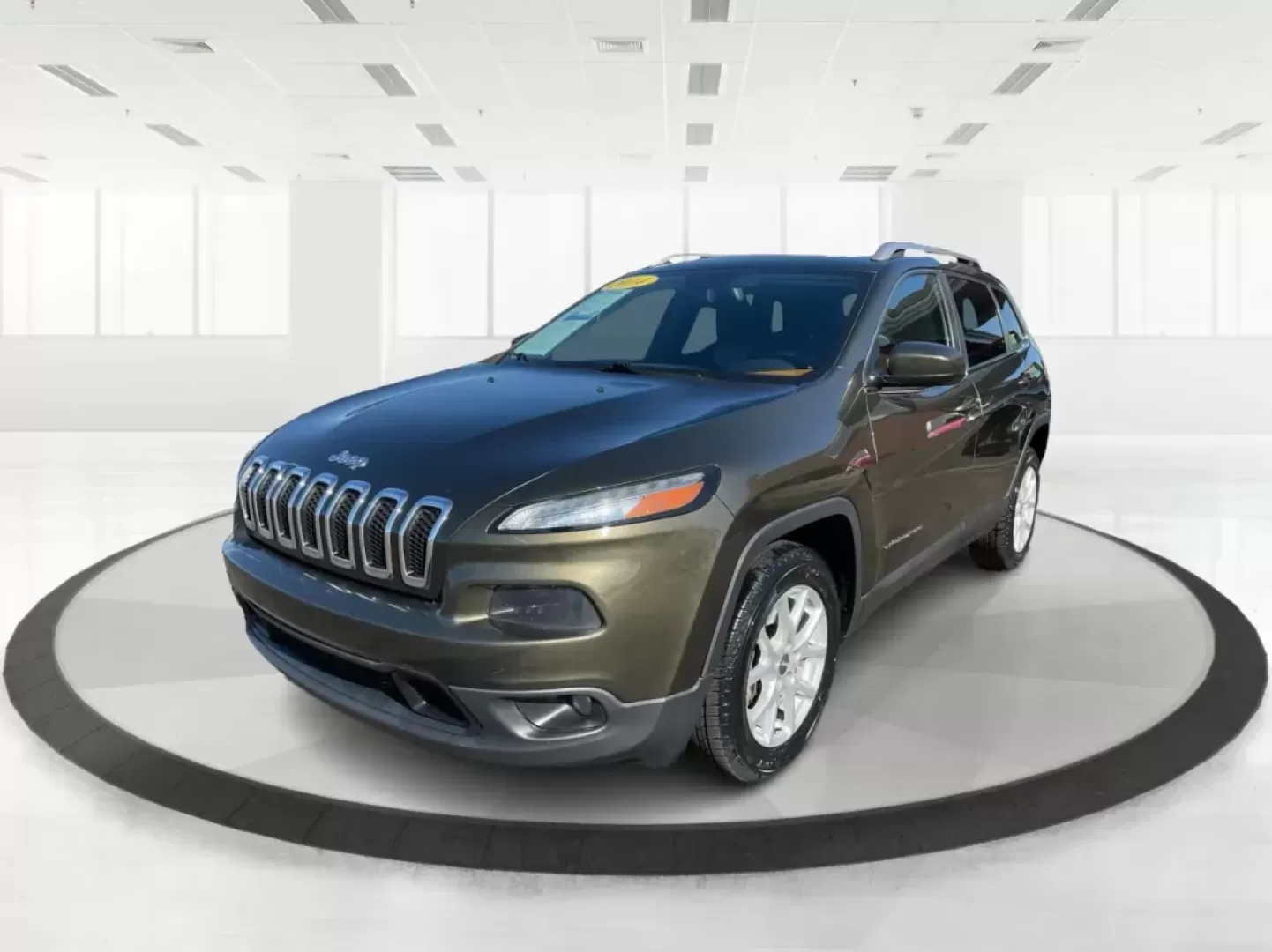 2014 Jeep Cherokee Latitude (1C4PJLCS8EW) with an MultiAir2 Tigershark 2.4L I-4 variable valve contr engine, located at 8750 N County Rd 25A, Piqua, OH, 45356, (937) 908-9800, 40.164391, -84.232513 - Photo#7