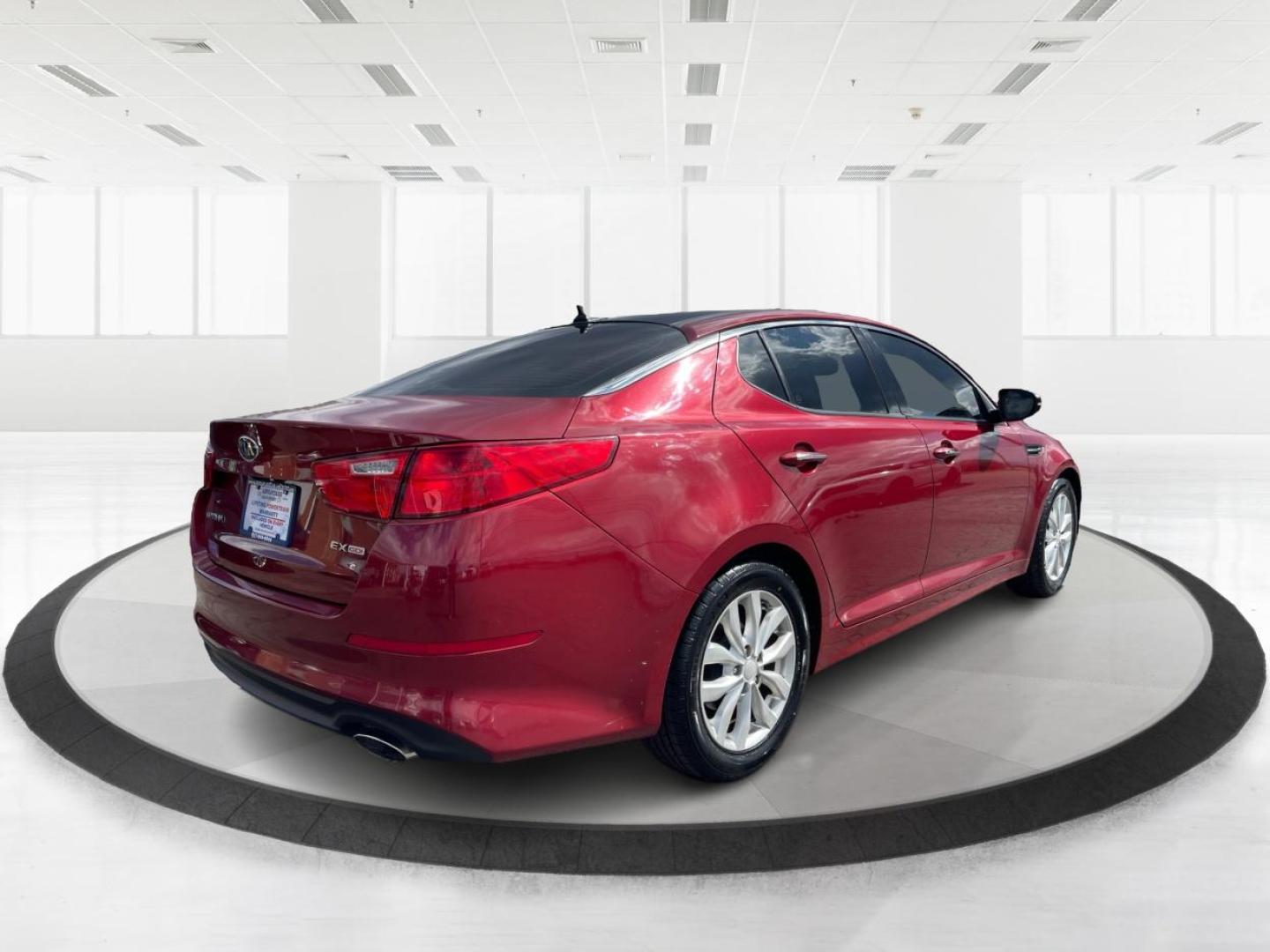 2014 Kia Optima EX (5XXGN4A70EG) with an Theta II 2.4L I-4 gasoline direct injection engine, located at 1184 Kauffman Ave, Fairborn, OH, 45324, (937) 908-9800, 39.807072, -84.030914 - Photo#2