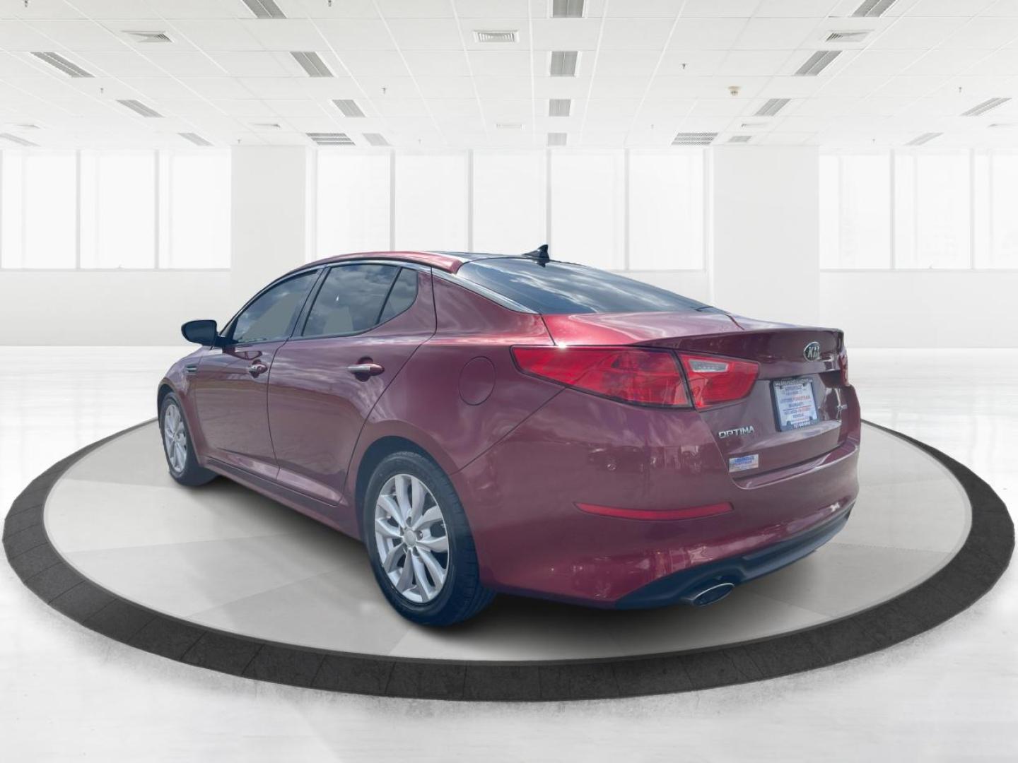 2014 Kia Optima EX (5XXGN4A70EG) with an Theta II 2.4L I-4 gasoline direct injection engine, located at 1184 Kauffman Ave, Fairborn, OH, 45324, (937) 908-9800, 39.807072, -84.030914 - Photo#4