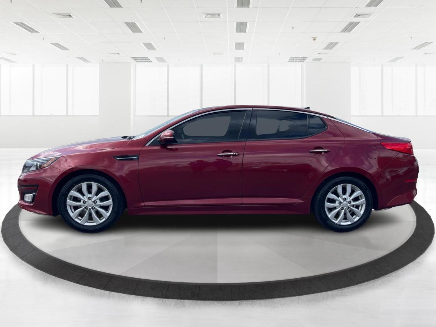 2014 Kia Optima EX (5XXGN4A70EG) with an Theta II 2.4L I-4 gasoline direct injection engine, located at 1184 Kauffman Ave, Fairborn, OH, 45324, (937) 908-9800, 39.807072, -84.030914 - Photo#5