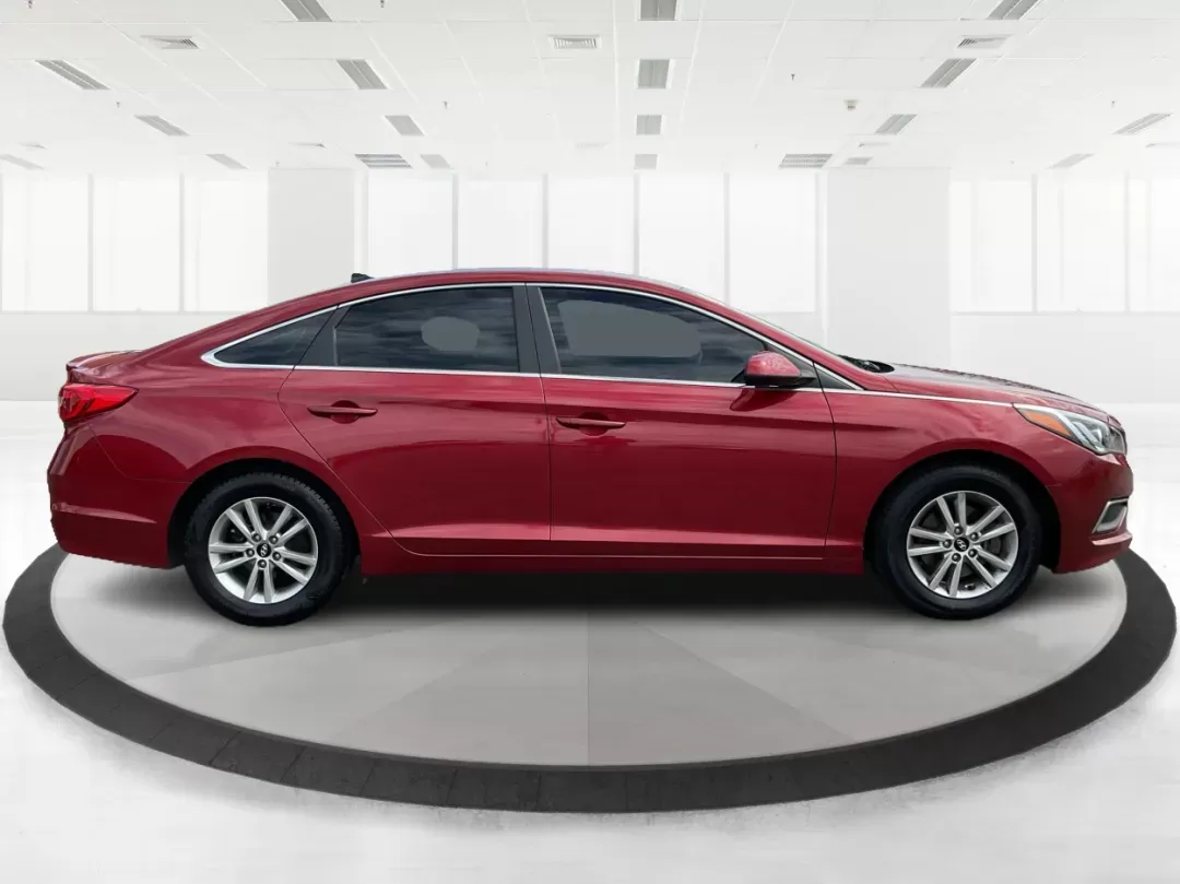 photo of 2016 Hyundai Sonata SE