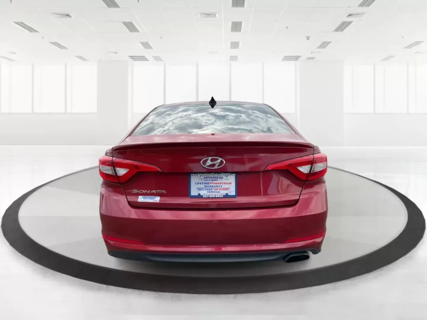 2016 Hyundai Sonata SE (5NPE24AF9GH) with an 2.4L I-4 gasoline direct injection engine, located at 1230 East Main St, Xenia, OH, 45385, (937) 908-9800, 39.688026, -83.910172 - 2016 Hyundai Sonata SE - Photo#3