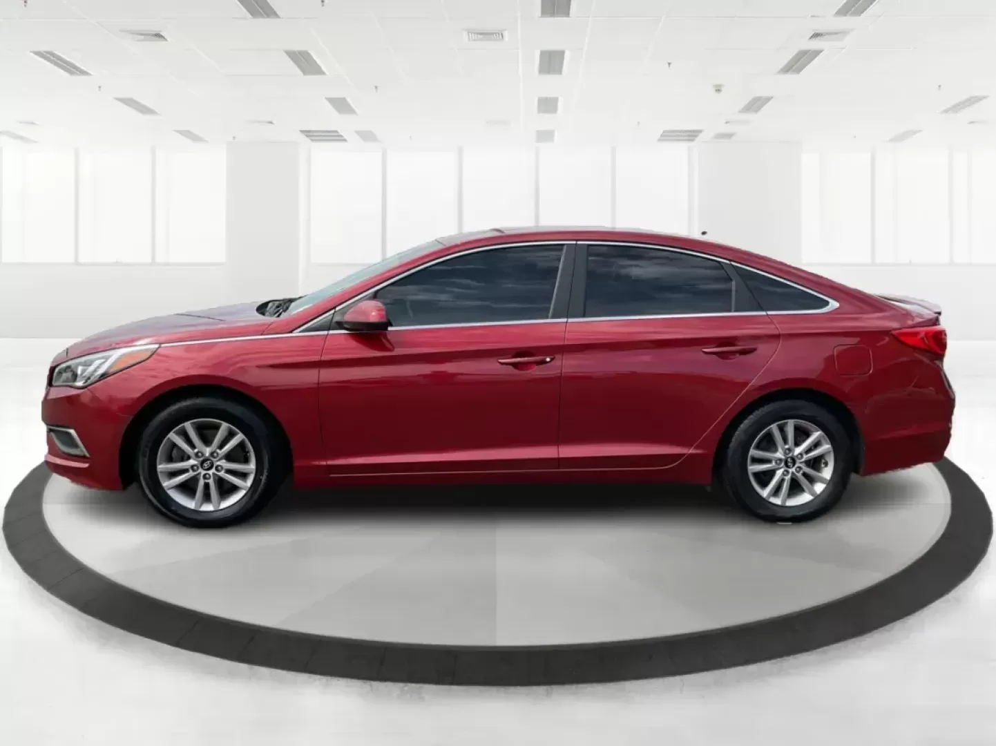 2016 Hyundai Sonata SE (5NPE24AF9GH) with an 2.4L I-4 gasoline direct injection engine, located at 1230 East Main St, Xenia, OH, 45385, (937) 908-9800, 39.688026, -83.910172 - 2016 Hyundai Sonata SE - Photo#5