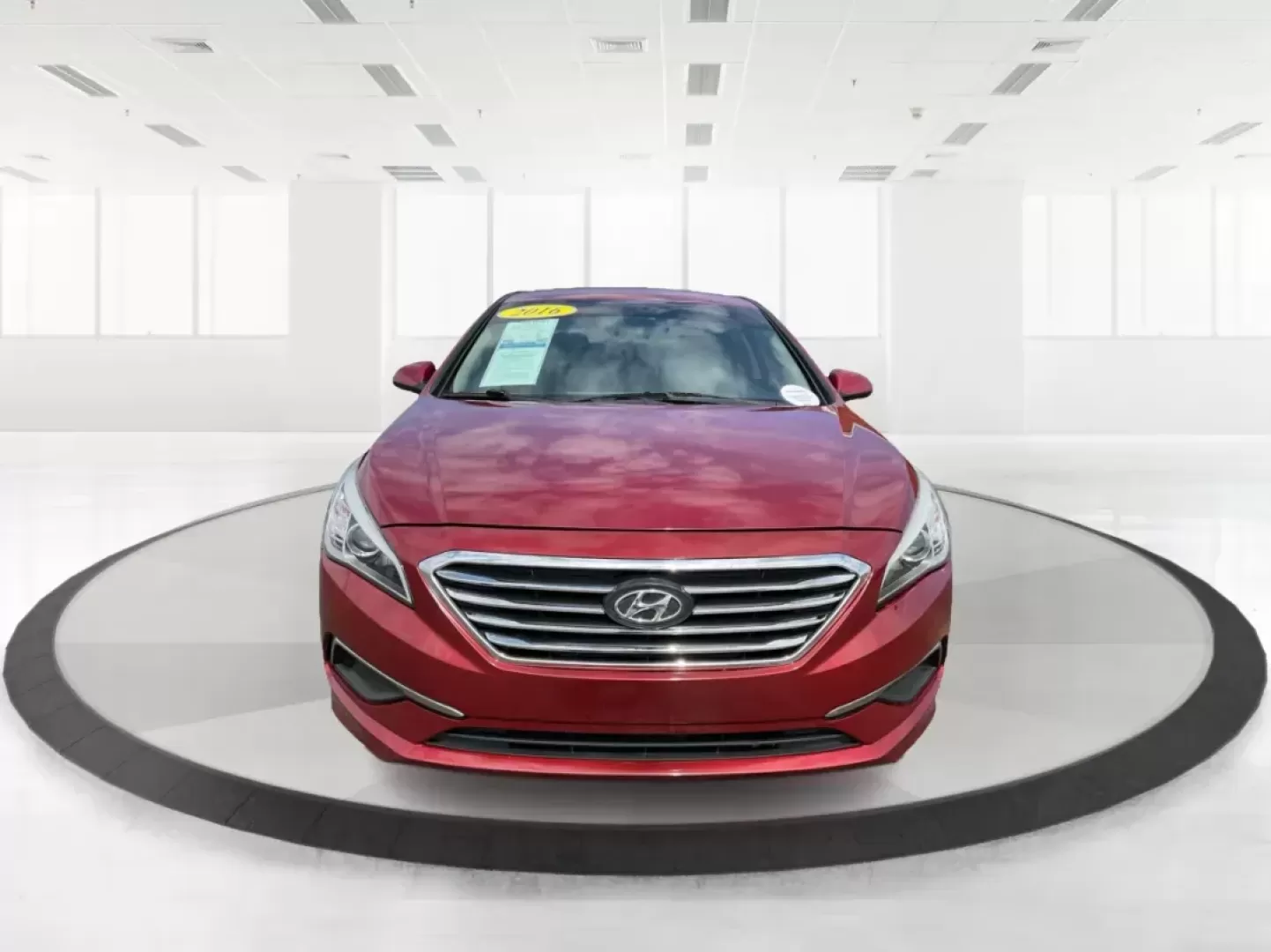 2016 Hyundai Sonata SE (5NPE24AF9GH) with an 2.4L I-4 gasoline direct injection engine, located at 1230 East Main St, Xenia, OH, 45385, (937) 908-9800, 39.688026, -83.910172 - 2016 Hyundai Sonata SE - Photo#6