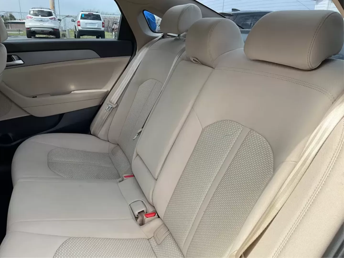 2016 Hyundai Sonata SE (5NPE24AF9GH) with an 2.4L I-4 gasoline direct injection engine, located at 1230 East Main St, Xenia, OH, 45385, (937) 908-9800, 39.688026, -83.910172 - 2016 Hyundai Sonata SE - Photo#9