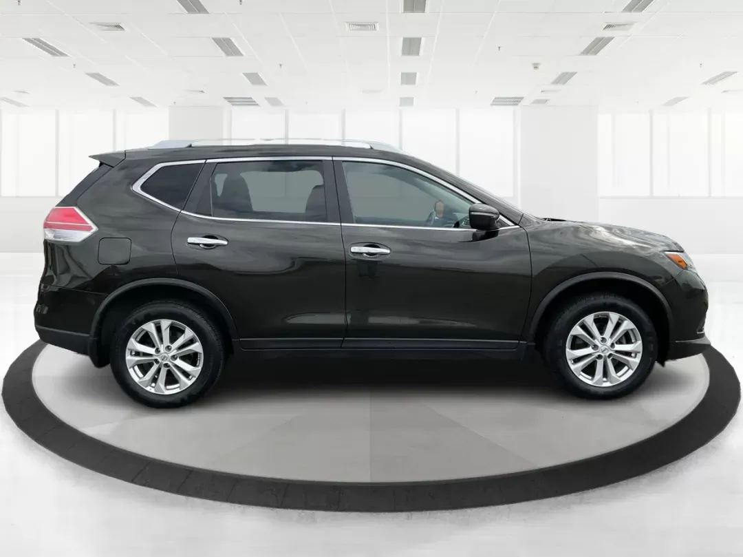 2015 Nissan Rogue SV (KNMAT2MV6FP) with an 2.5L I-4 DOHC engine, located at 1230 East Main St, Xenia, OH, 45385, (937) 908-9800, 39.688026, -83.910172 - 2015 Nissan Rogue SV - Photo#1
