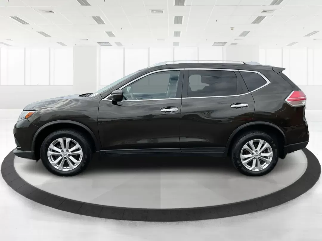 2015 Nissan Rogue SV (KNMAT2MV6FP) with an 2.5L I-4 DOHC engine, located at 1230 East Main St, Xenia, OH, 45385, (937) 908-9800, 39.688026, -83.910172 - 2015 Nissan Rogue SV - Photo#4