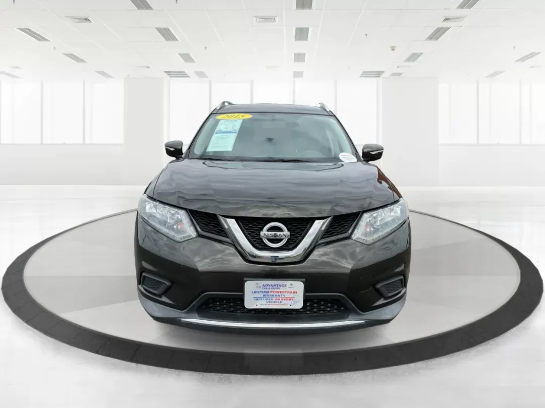 2015 Nissan Rogue SV (KNMAT2MV6FP) with an 2.5L I-4 DOHC engine, located at 1230 East Main St, Xenia, OH, 45385, (937) 908-9800, 39.688026, -83.910172 - 2015 Nissan Rogue SV - Photo#5
