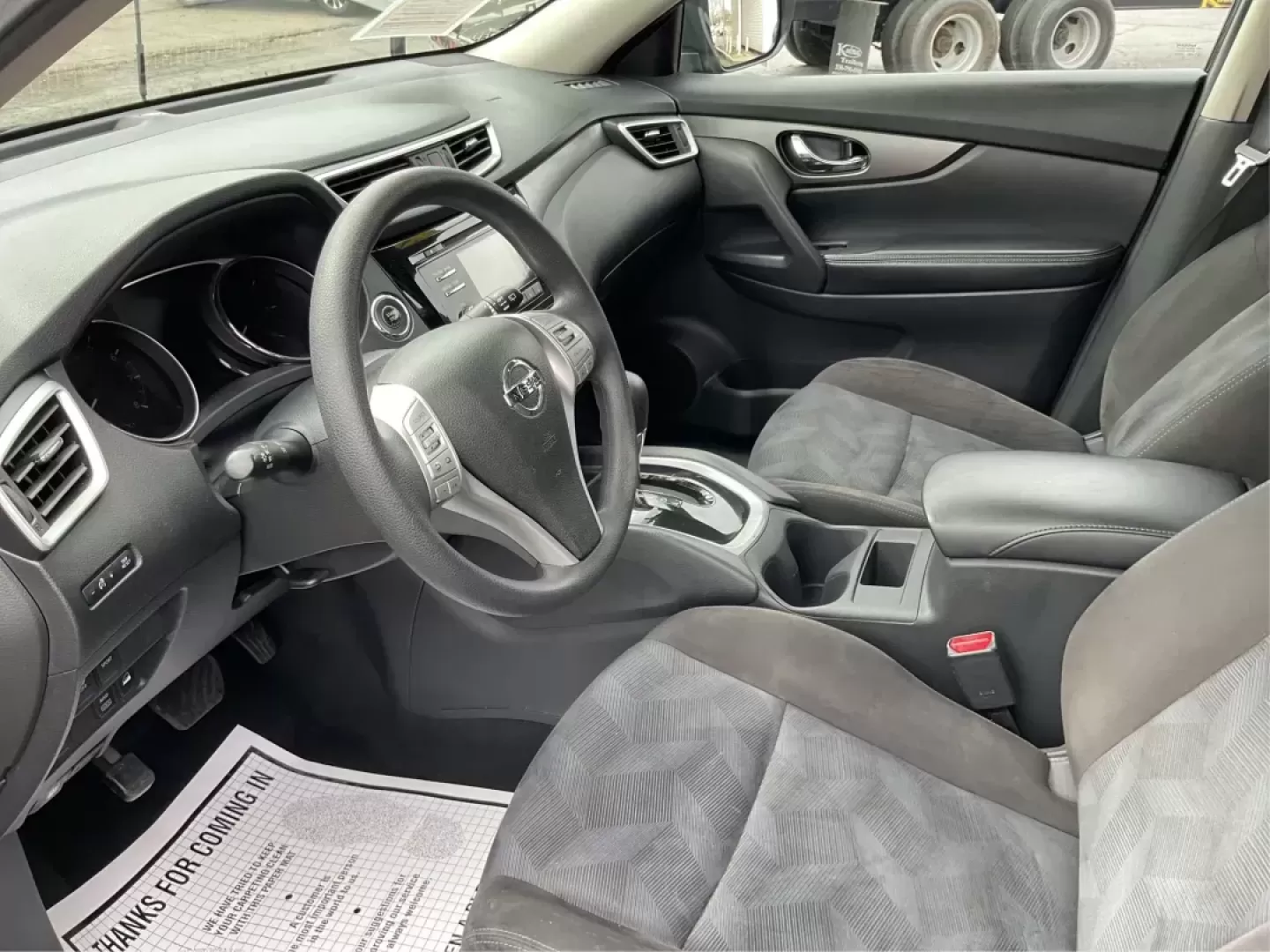 2015 Nissan Rogue SV (KNMAT2MV6FP) with an 2.5L I-4 DOHC engine, located at 1230 East Main St, Xenia, OH, 45385, (937) 908-9800, 39.688026, -83.910172 - 2015 Nissan Rogue SV - Photo#6
