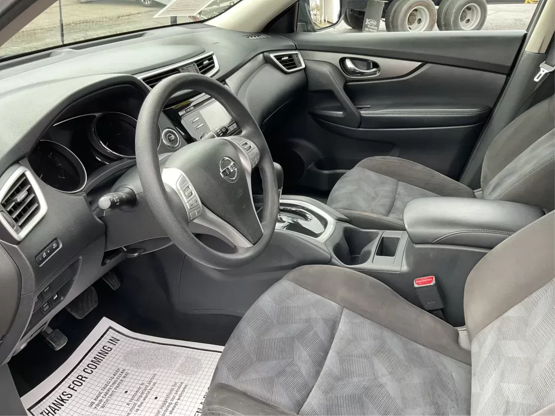 2015 Nissan Rogue SV (KNMAT2MV6FP) with an 2.5L I-4 DOHC engine, located at 1230 East Main St, Xenia, OH, 45385, (937) 908-9800, 39.688026, -83.910172 - 2015 Nissan Rogue SV - Photo#7