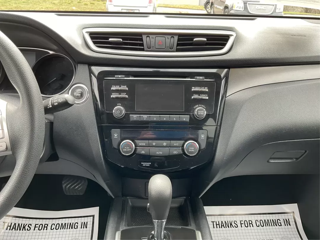 2015 Nissan Rogue SV (KNMAT2MV6FP) with an 2.5L I-4 DOHC engine, located at 1230 East Main St, Xenia, OH, 45385, (937) 908-9800, 39.688026, -83.910172 - 2015 Nissan Rogue SV - Photo#11