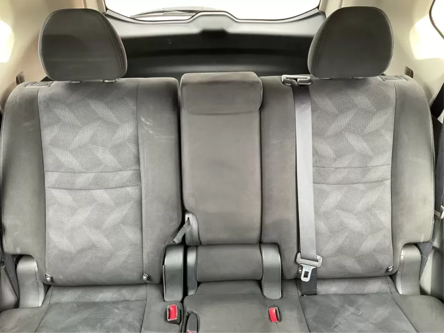 2015 Nissan Rogue SV (KNMAT2MV6FP) with an 2.5L I-4 DOHC engine, located at 1230 East Main St, Xenia, OH, 45385, (937) 908-9800, 39.688026, -83.910172 - 2015 Nissan Rogue SV - Photo#11